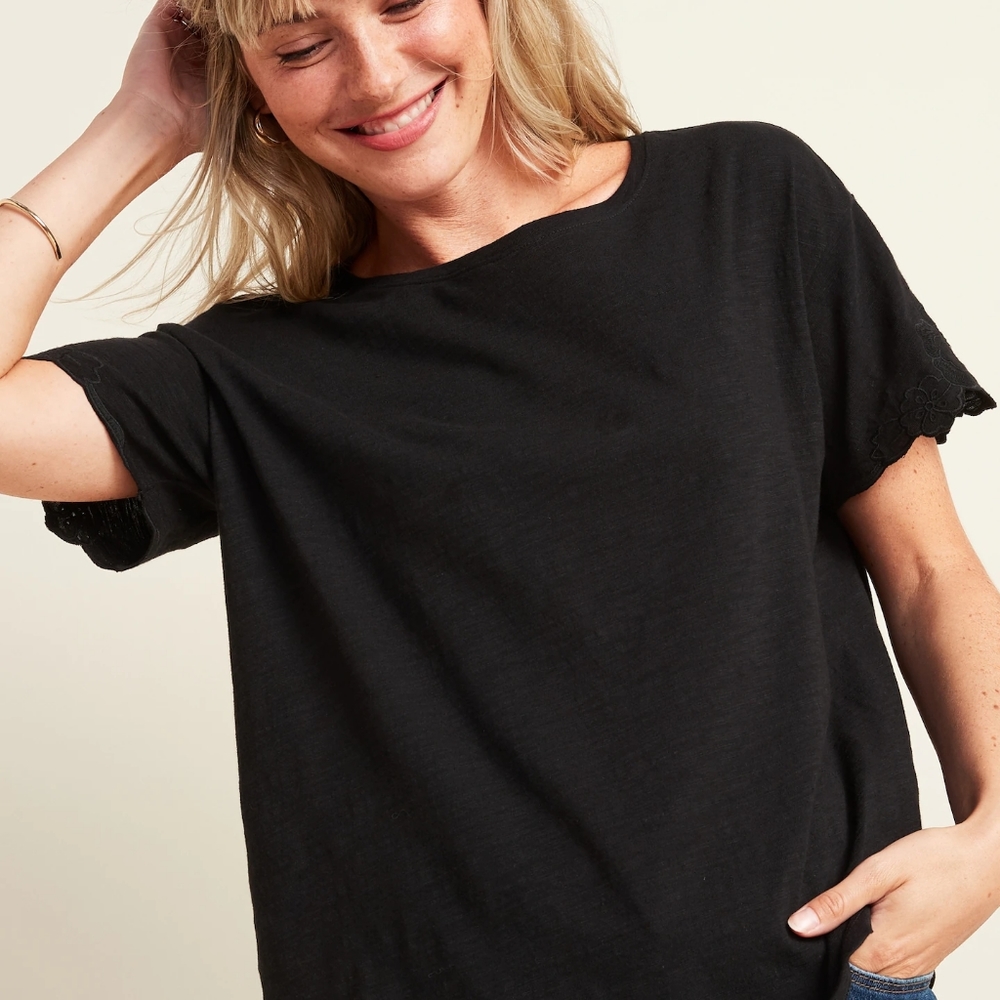 ✨️5 for $25✨️ Black Slub Knit Tee with Embroidered Sleeve